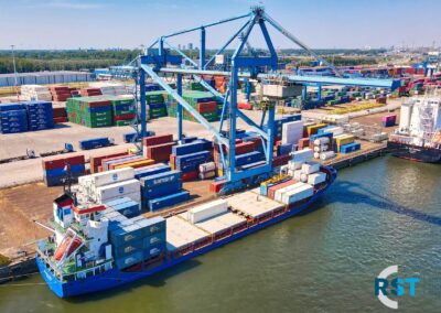 Kraan RST - Rotterdam Shortsea Terminals - Mobility hub Nederland